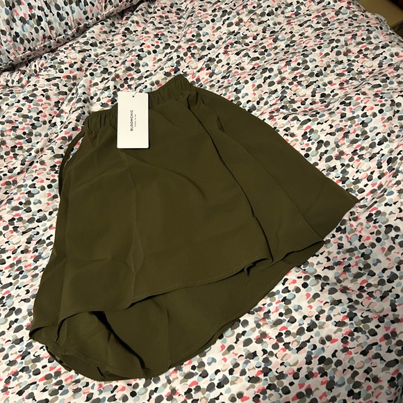 Drawstring Fluttery Shorts - Picture 3 of 4